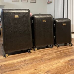 Three size luggage set